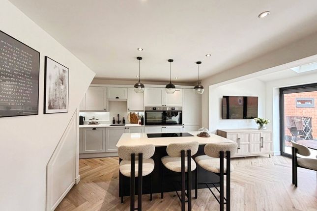 15, Blackbades Boulevard, Warwickshire photo 2