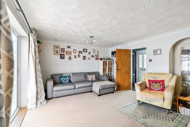 19, Pinewood Way, Chippenham photo 5