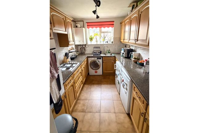 7 SENCLER HOUSE, Hurst Lane, London photo 4