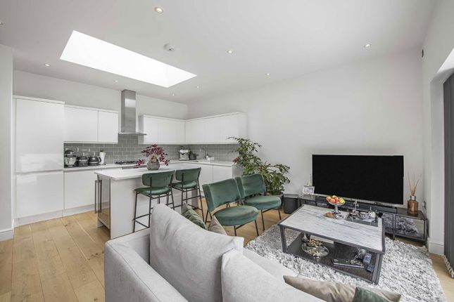 Flat 3, 31, Madeley Road, London photo 3