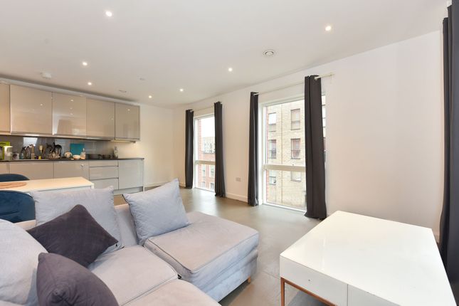 3-bed flat on Flat 15, Pandorea House, London, £570,000