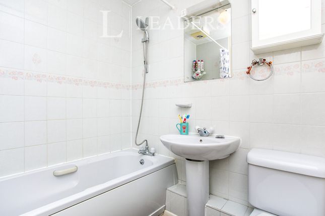 Flat 22 Diamond Court, ., St. Annes Way, Redhill photo 2