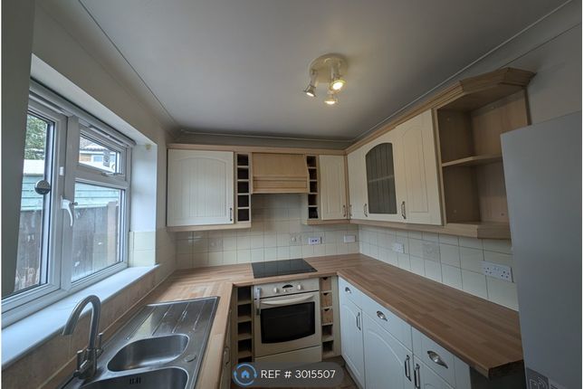 Holden Close, Dagenham photo 3
