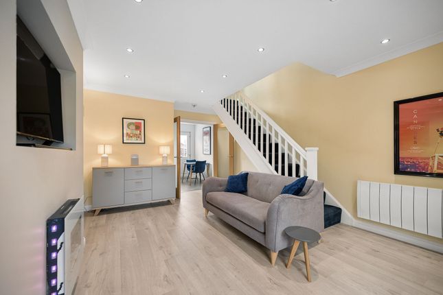 6 Preston Court, Linlithgow photo 2