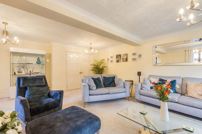 8, Maple Leaf Drive, Sidcup photo 3