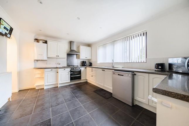 Detached house to rent in Tring Road, Aylesbury