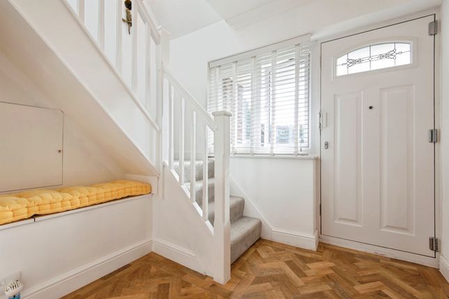 7, Orchard Gate, Royston photo 2