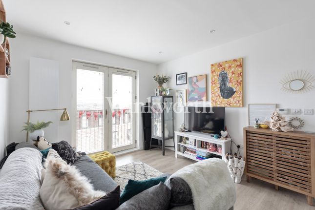 Flat 31, Kernal House, 19, Apple Tree Road, London photo 4