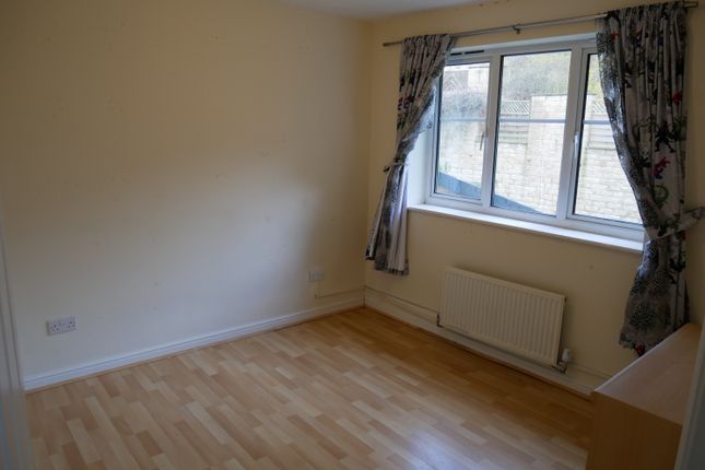 Semi-detached house to rent in Wyvern Avenue, Huddersfield, West Yorkshire