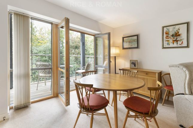 2-bed flat on 41 Austin Place, Oatlands Drive, Weybridge, £450,000