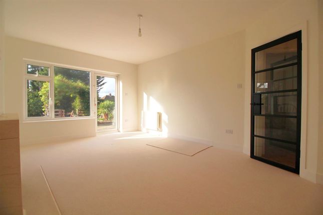 32 Thirlmere Road, Wigston photo 2