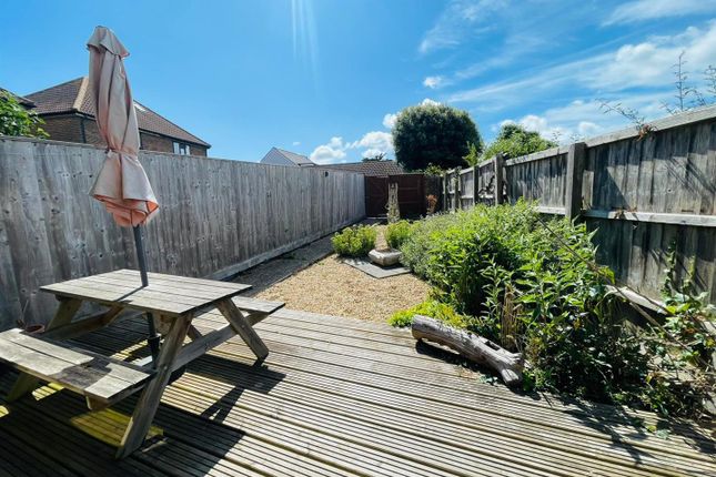 6 Locksley Mews, Tennyson Close, Yarmouth photo 2