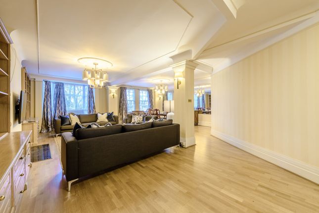 Flat to rent in Strathmore Court, St John’S Wood, London