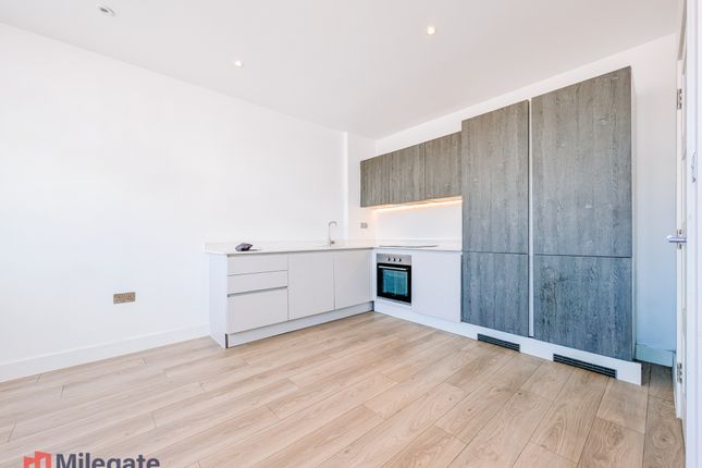 Flat 13 31-33, College Road, Greater London photo 2