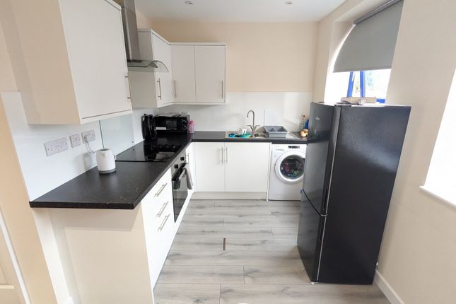 Flat 8, Azure Lodge, 27 Station Road, Kettering photo 5