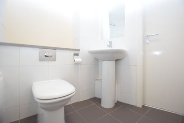 Apt 504, Sheffield photo 4