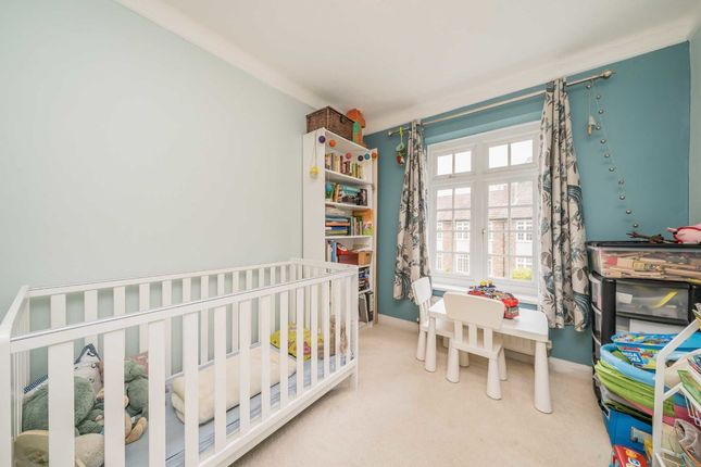 Flat for sale in Portsmouth Road, Thames Ditton