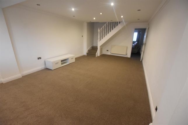 8 Silverstone Drive, Leicester photo 2