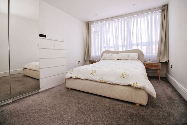 85b, Hutton Road, Brentwood photo 5