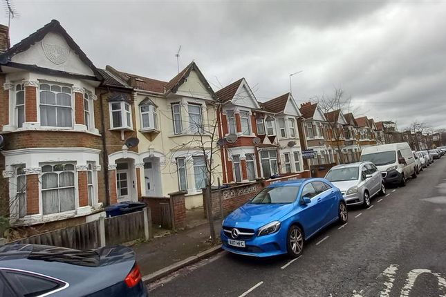 Flat for sale in Townsend Road, Southall