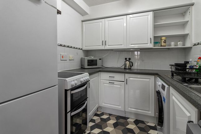 Flat 21, Glenside Court Higher Erith Road, Torquay photo 3