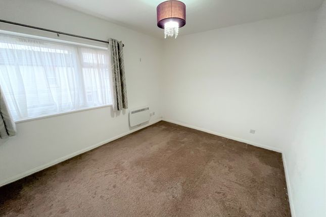 flat 2, 250 The Colonnade, Station Road, Westcliff-on-Sea photo 5