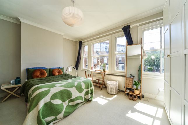 127, Hambro Road, London photo 4