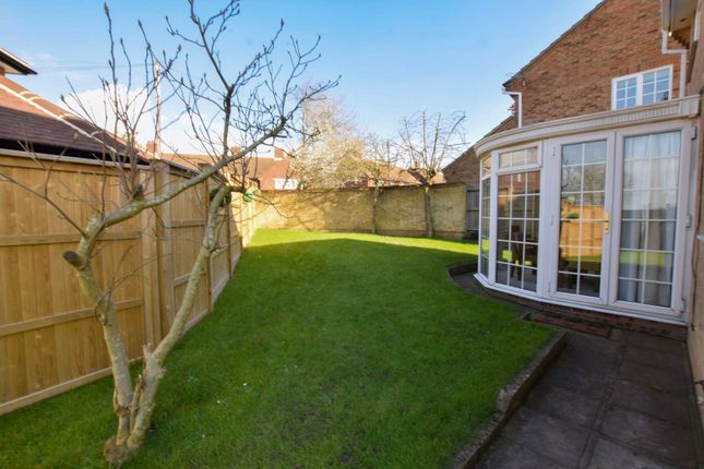 11 Knights Ridge, Orpington photo 4