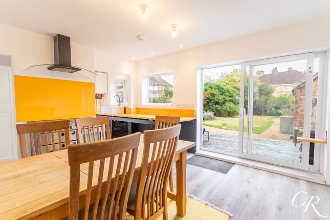 128 Clyde Crescent, Cheltenham photo 4