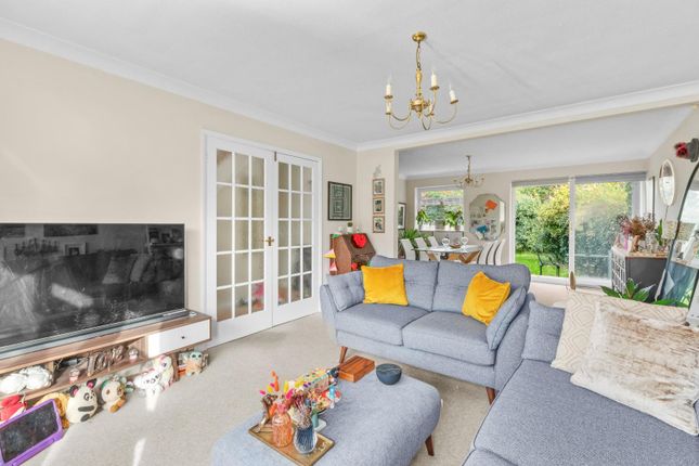 28, Devonshire Close, Amersham photo 2