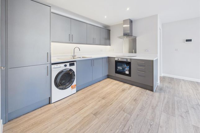 Fairacre, Flat 2, Homefield Road, Walton-on-Thames photo 4