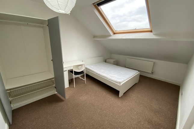 5 HPT TF R5, Top Flat, Room 5, 5 Hyde Park Terrace, LS6 1BJ, Leeds photo 4