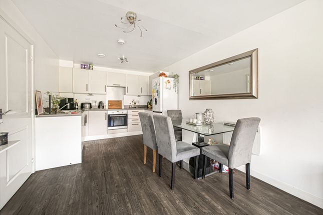 Flat Flat 4, Field House, 40 Schoolgate Drive, Morden photo 3