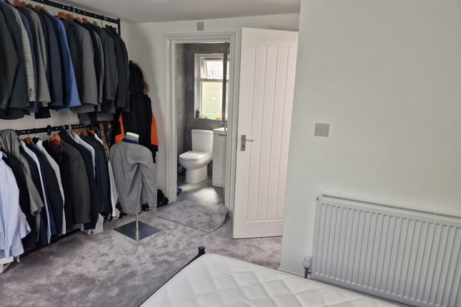 16, St. Winefride's Avenue, London photo 5
