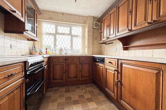 18, Dart Close, Stoke-On-Trent photo 5