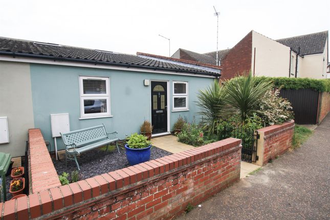 Bungalow to rent in Sussex Road, Gorleston, Great Yarmouth