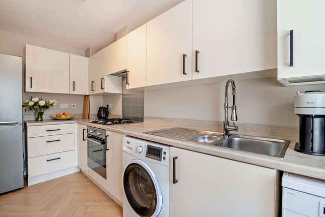 7 Minett Court, Leeds photo 4