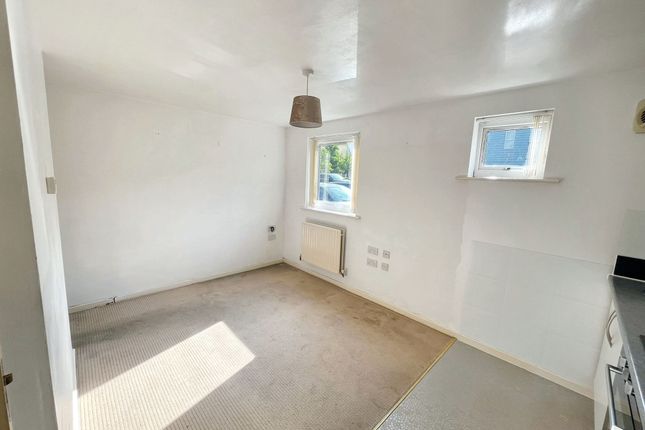 Flat to rent in Follager Road, Rugby