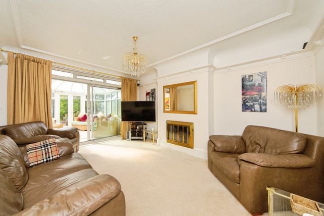 16, Dunbar Crescent, Southport photo 4
