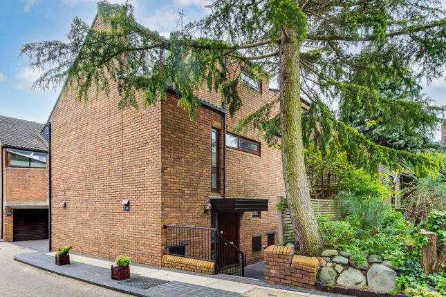 Thumbnail Detached house for sale in West Hill Park, Highgate, London