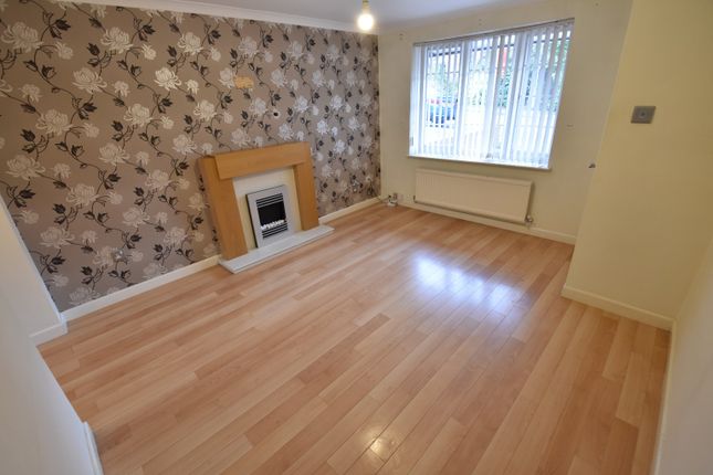 Detached house to rent in Rochford Drive, Luton, Bedfordshire