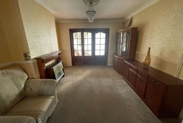 52 Neville Road, Luton photo 2