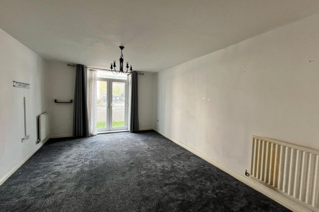 Flat 46, Barnshaw House, Coxhill Way, Aylesbury photo 3