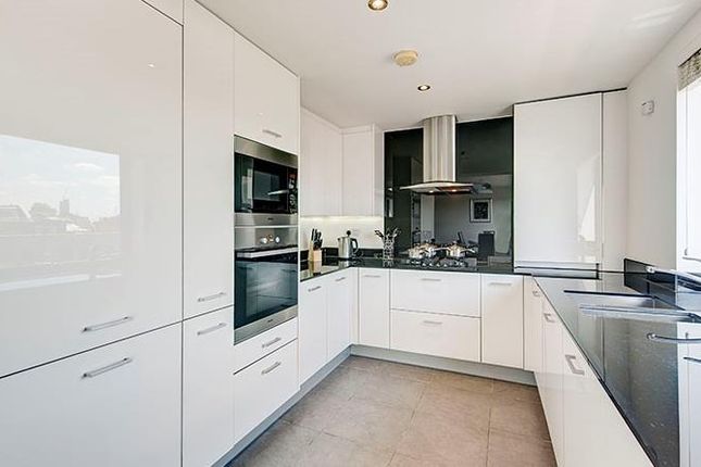 17, 161 Fulham Road, London photo 3
