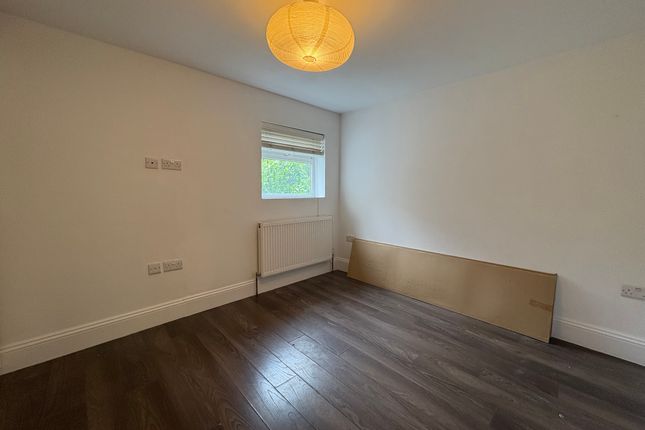 Flat A, 9, Ashley Road, Islington photo 3