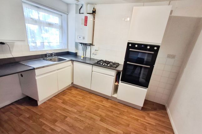 8, Reynards Court, CHELMSFORD photo 2