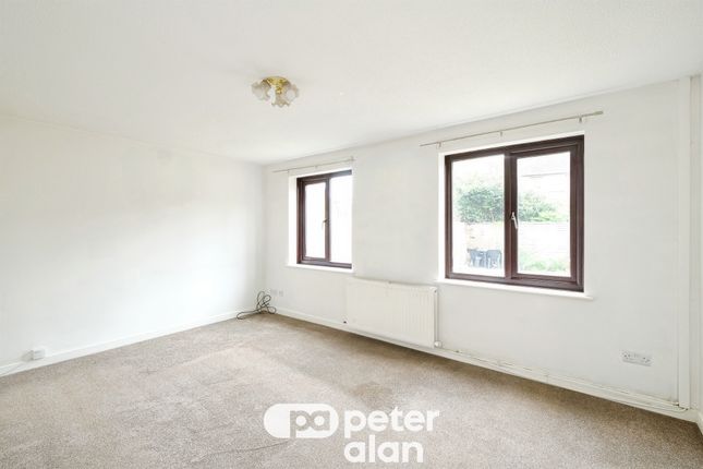 16, Courtfield Close, Monmouth photo 2