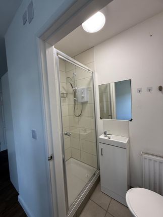 143, Room 6, Coventry photo 5