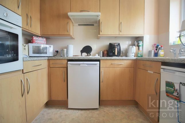38 Silver Birch Court, Friends Avenue, Waltham Cross photo 3
