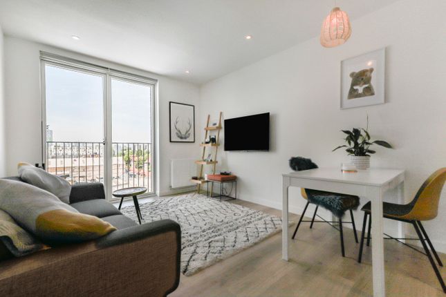 Flat for sale in Varcoe Road, London